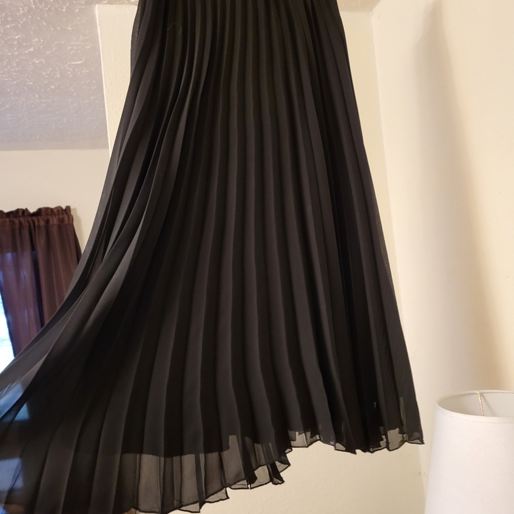 Black pleated skirt